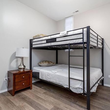 Suite 1 On Southport 4 Queen Beds Chicago Buitenkant foto