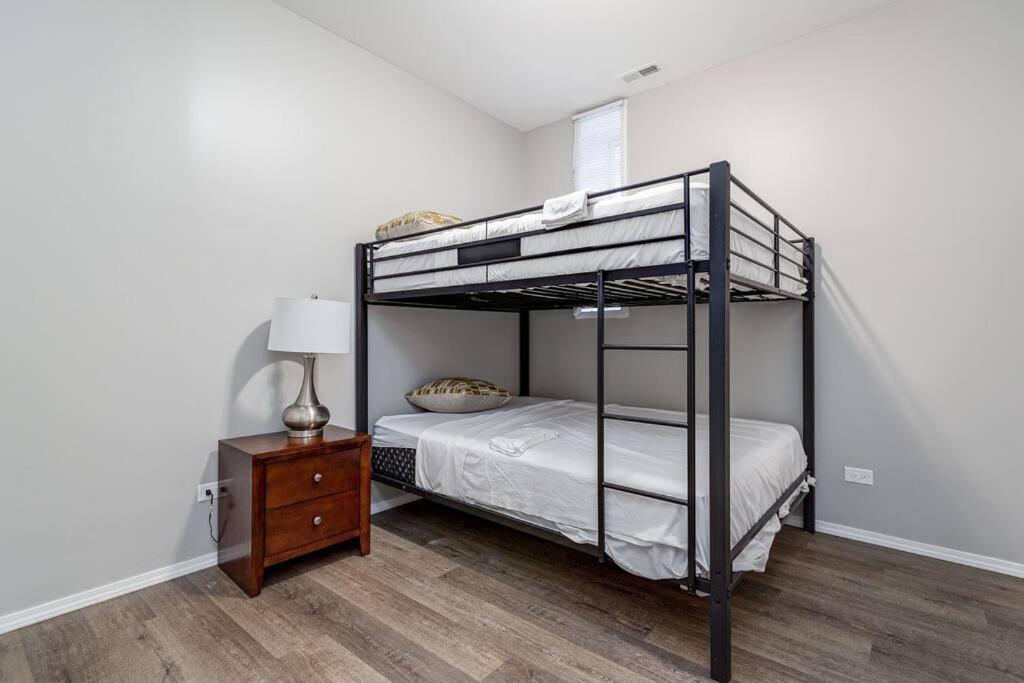 Suite 1 On Southport 4 Queen Beds Chicago Buitenkant foto